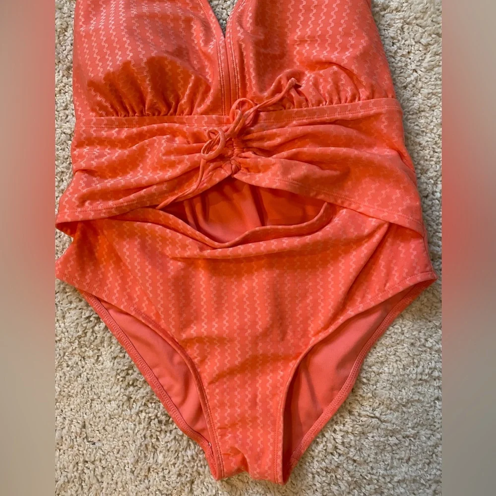 SwimSuit - Picture 5 of 8